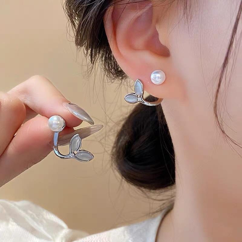 

Two-die Pearl Fish Tail Stud Earrings That Go Well with Cat-eye Stone Earrings. Luxurious and High-end Women s Ear Accessories. срібний