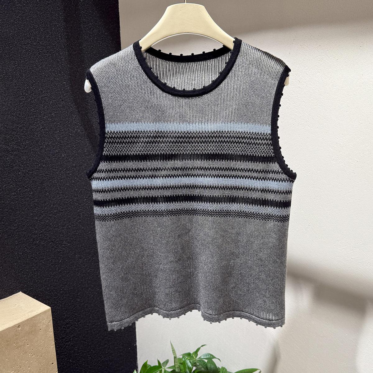 

Новый женский полосатый свитер-жилет без рукавов в корейском стиле 2025 года - Мода начала осени S серый