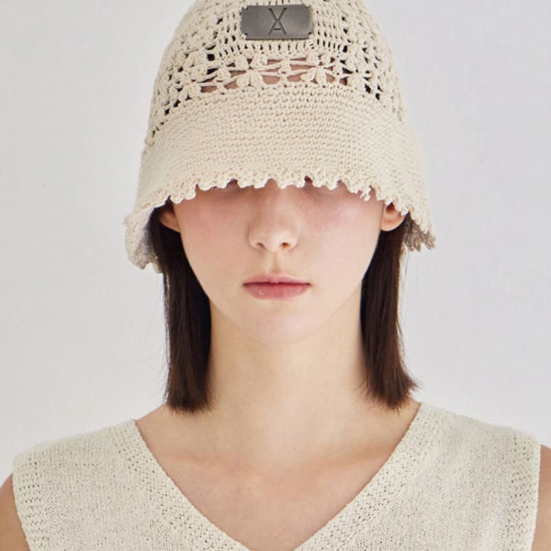 VARZAR VA Plate Crochet Bucket Hat Ivory
