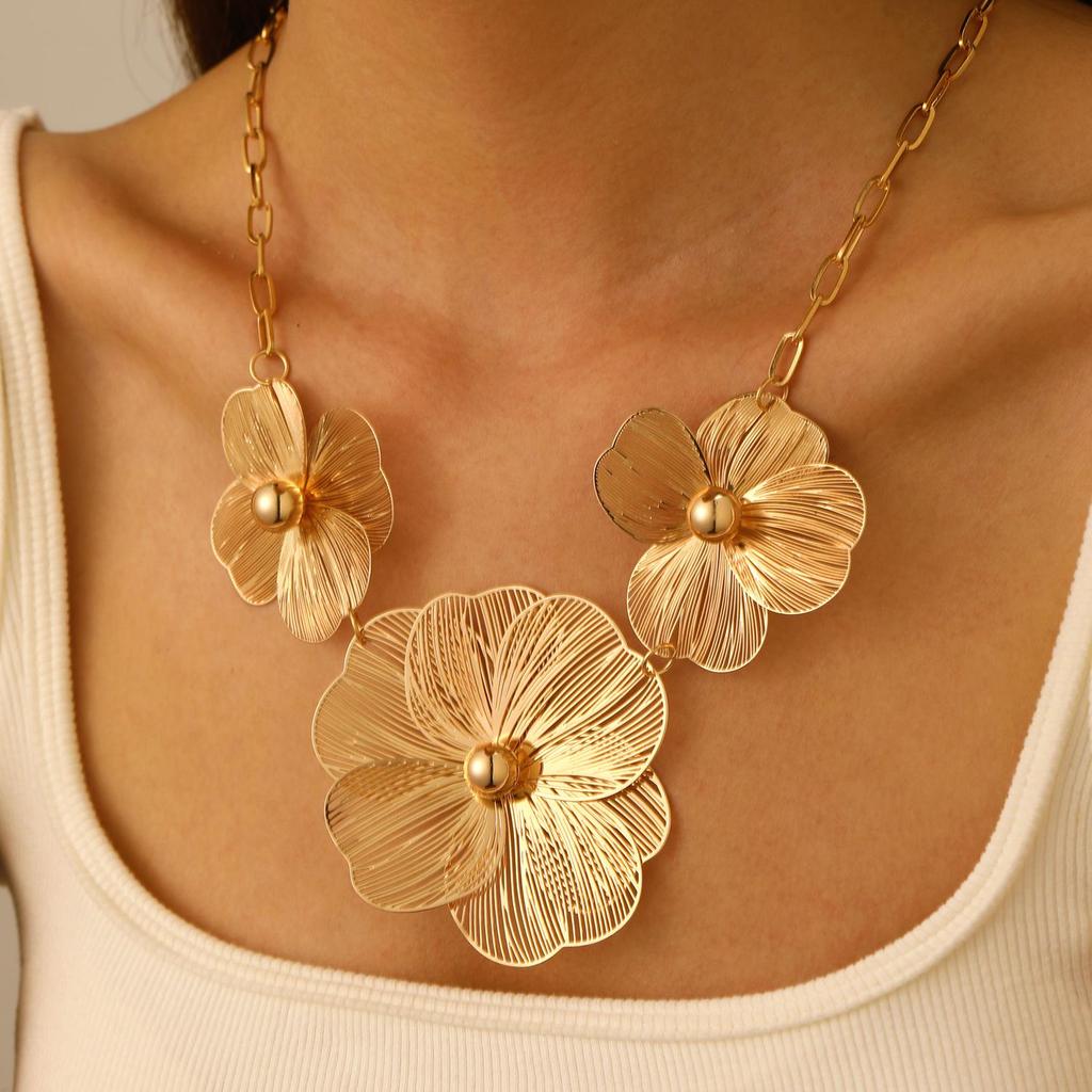 Exquisite 3D Hollow Flower Stud Earrings Necklace - Elegant European & American Design Jewelry for Women