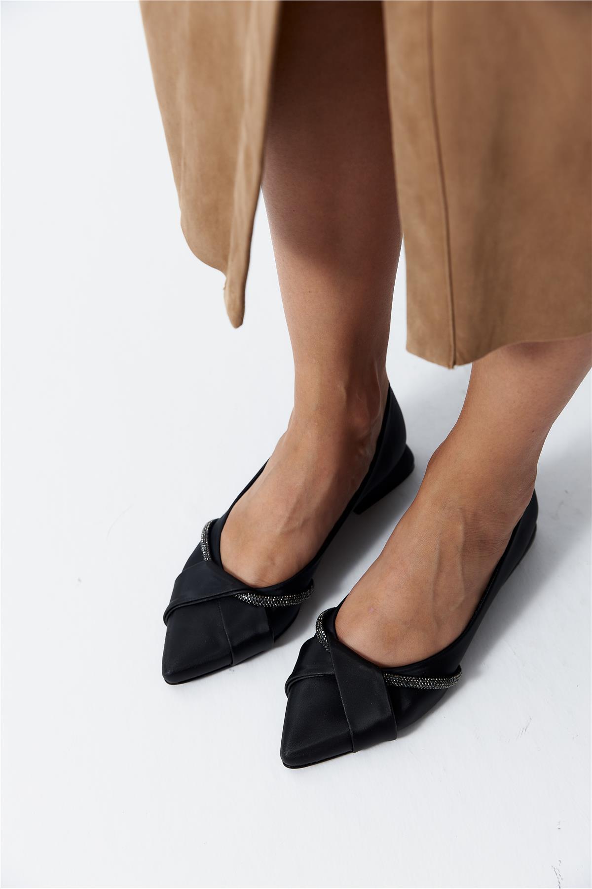 

Женские туфли на плоской подошве Cebu Ballerinas, черный атлас