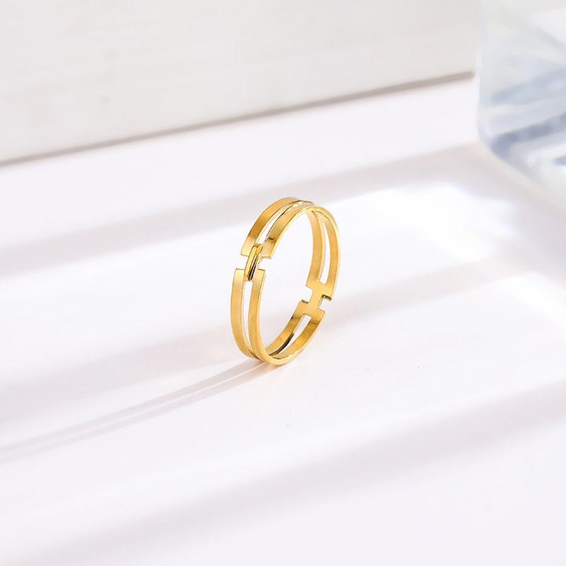Elegant Heart Bow Titanium Steel Ring for Women Minimalist Round Circle Band Light Luxury Jewelry