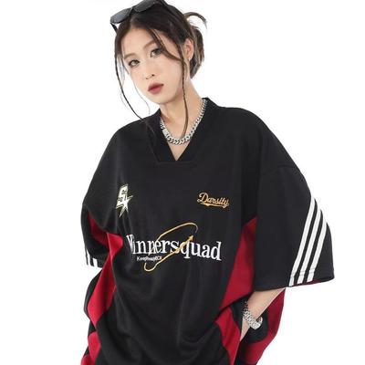 Retro V-hals Geborduurd Baseball T-shirt - Korte mouw, Losse pasvorm, Koppelstijl.