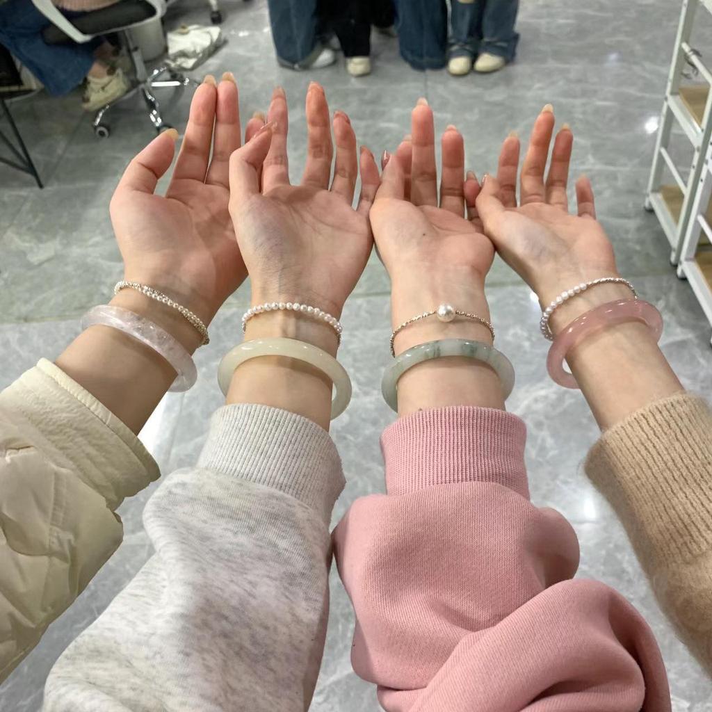 Elegant Chinese Style Jingle Bracelet: Ice-Transparent, Non-Fading Round Bangle Collection