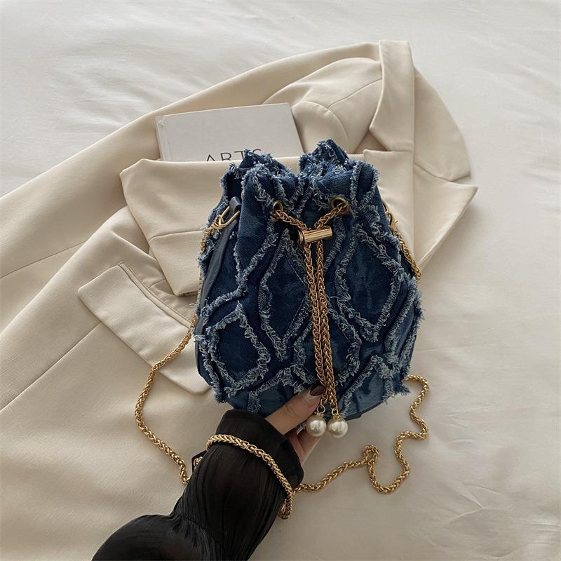 Niche design bucket bag spring and summer new drawstring burr women's bag messenger bag fashionable and simple shoulder bag