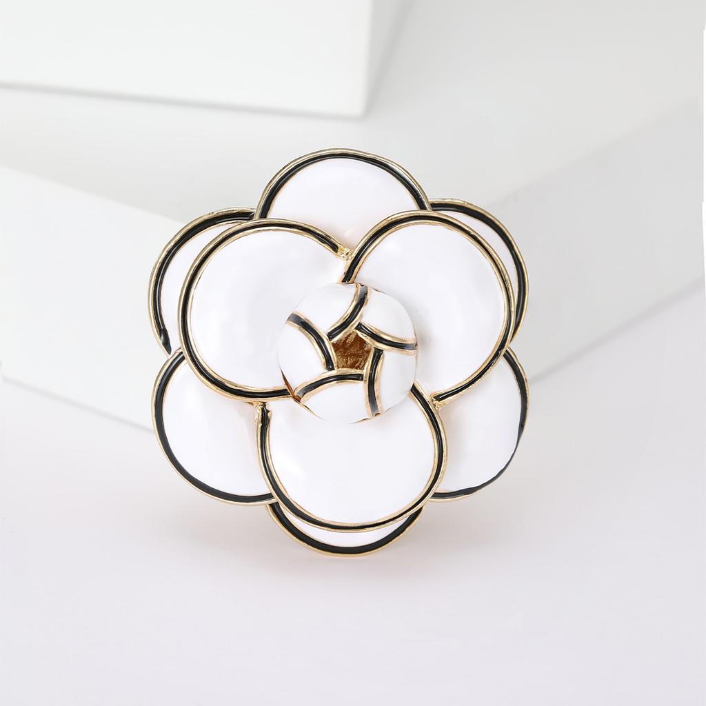 Elegant Enamel Camellia Brooches for Women Unisex Pearl Plant Pins Event Party Backpack Luxury Gift Decoration Clothes Accessory