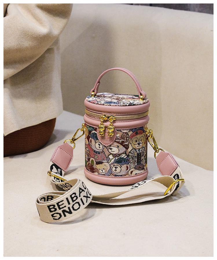 Cartoon Bear Women's Crossbody Phone Bag - Versatile Single Shoulder Design