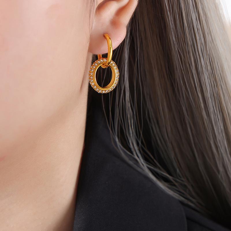 Chinese Retro Czech Diamond Round Tassel Earrings - Titanium Steel Studs, Lightweight Luxury Jewelry.