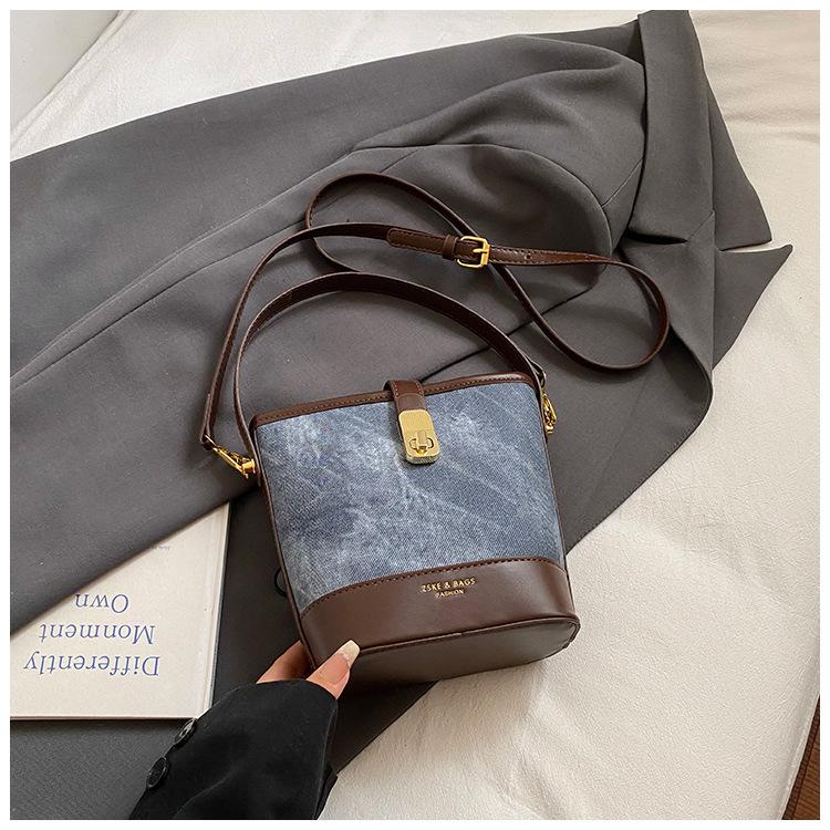 

Retro casual texture bucket bag messenger bag 2025 summer new trendy fashion foreign style simple portable small bag