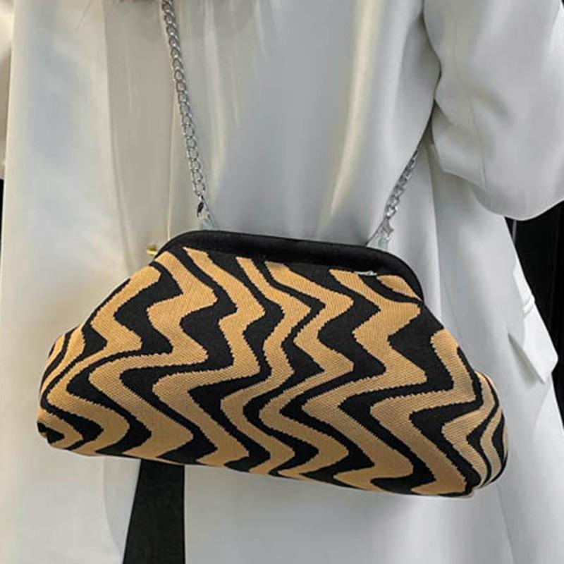Autumn Fashion Casual Wave Knitted Shoulder Bag Striped Large Capacity Daily Clip Bag Simple Messenger Bag