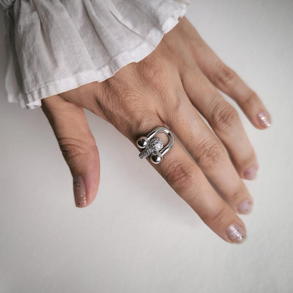 Silver Ring with Cubic Zirconia, Product Weight 2.57 G (2208631)