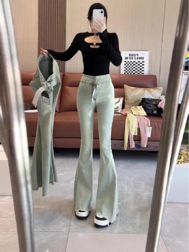 Jeans Stretch Micro-Flare a Vita Alta alla Moda 2025 - Snellenti, Valorizzanti, Orlo Grezzo, Versatili e per Persone Alte