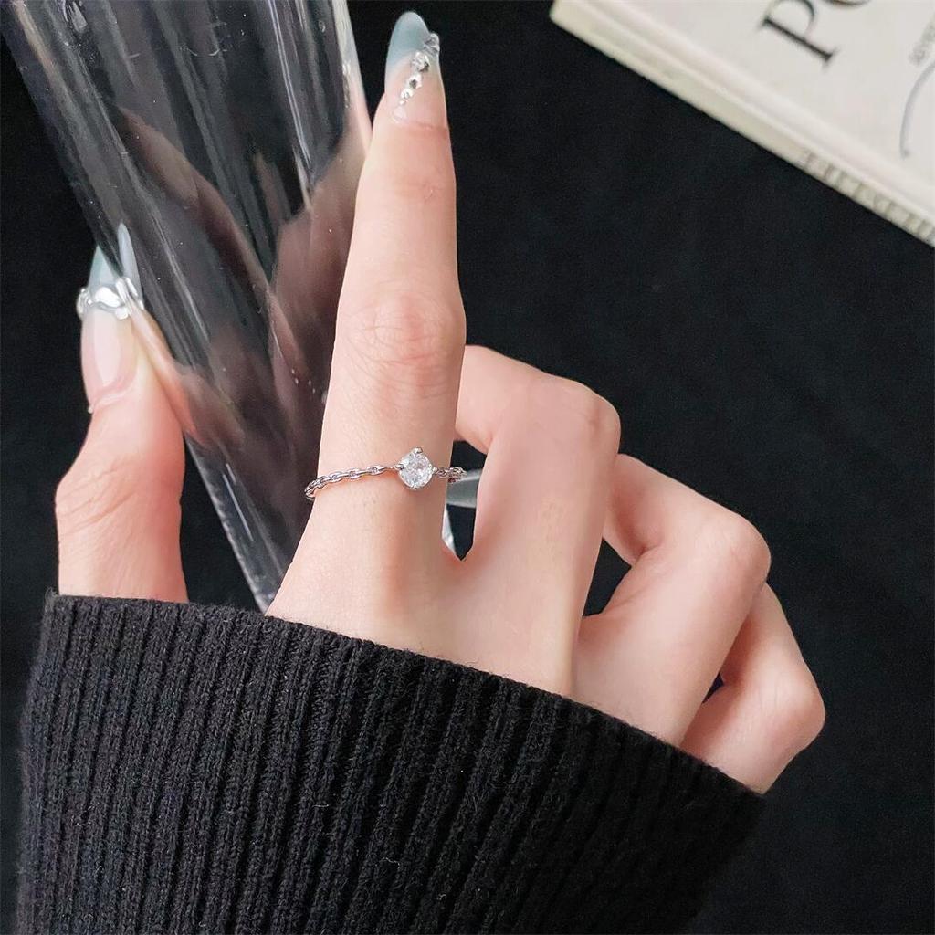 Schlichter, mit Diamanten besetzter, eleganter offener Ring, modisches Nischendesign, leichter Luxus, exquisit, glänzender High-End-Sinn, personalisierter Damenring