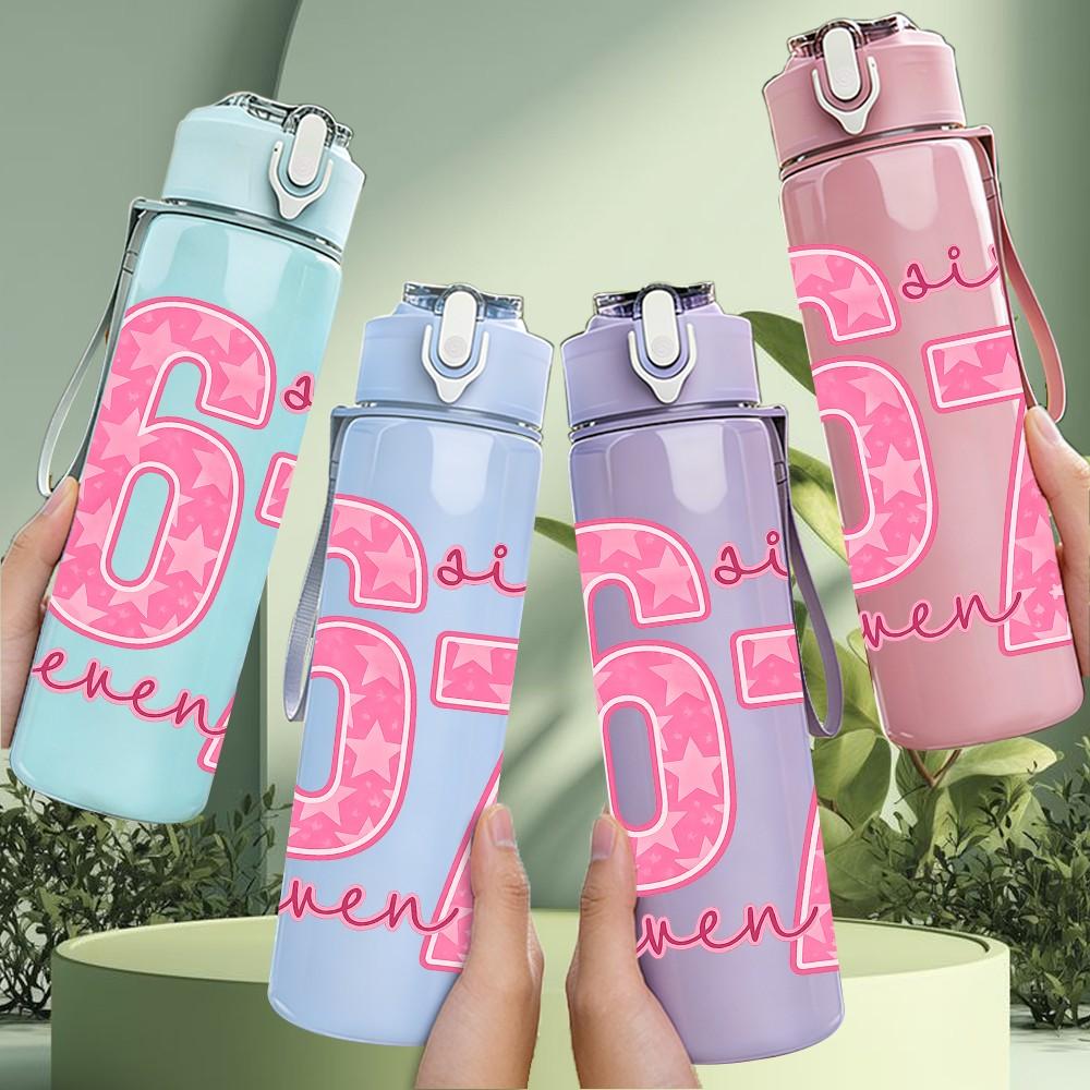 1PC Pink Number 67 Girly Text Print 750ml Color Plastic Sports Water Bottle Leakproof Flip Straw Lid Suitable for Sports Office Home Use