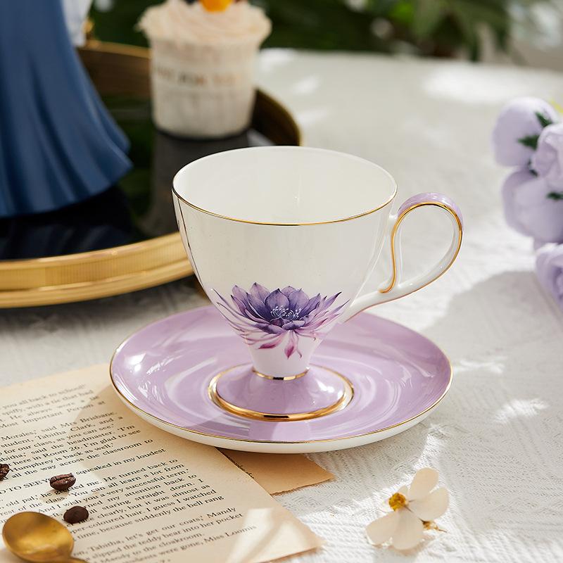 Tasses à café, assiettes et mugs en céramique en porcelaine tendre