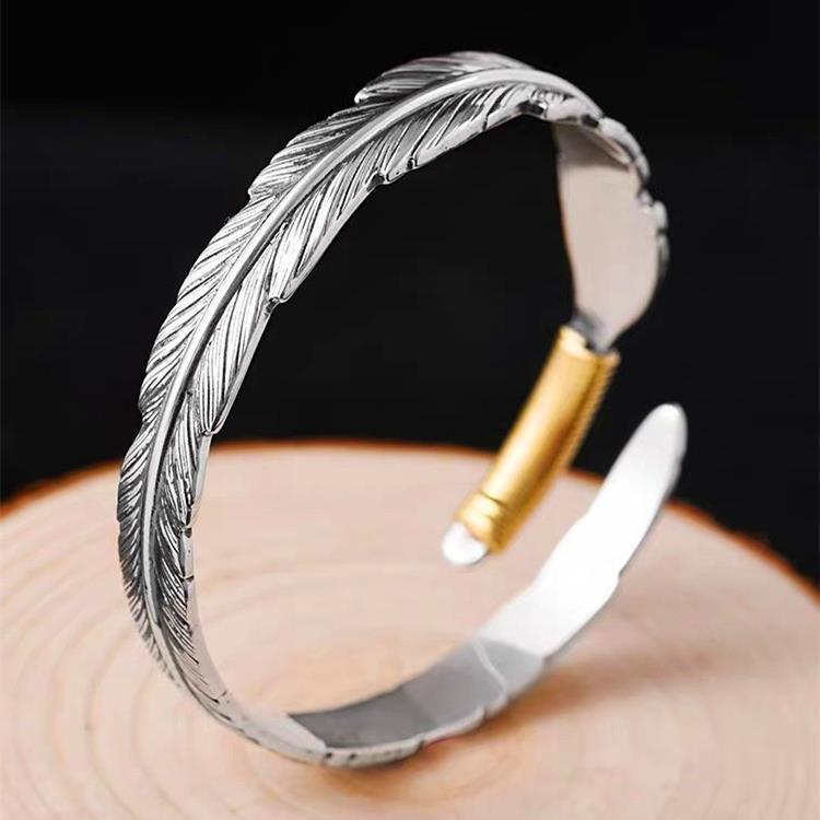 Retro Distressed Feather & Leaf Unisex Bangle – Trendy Women's Accessory