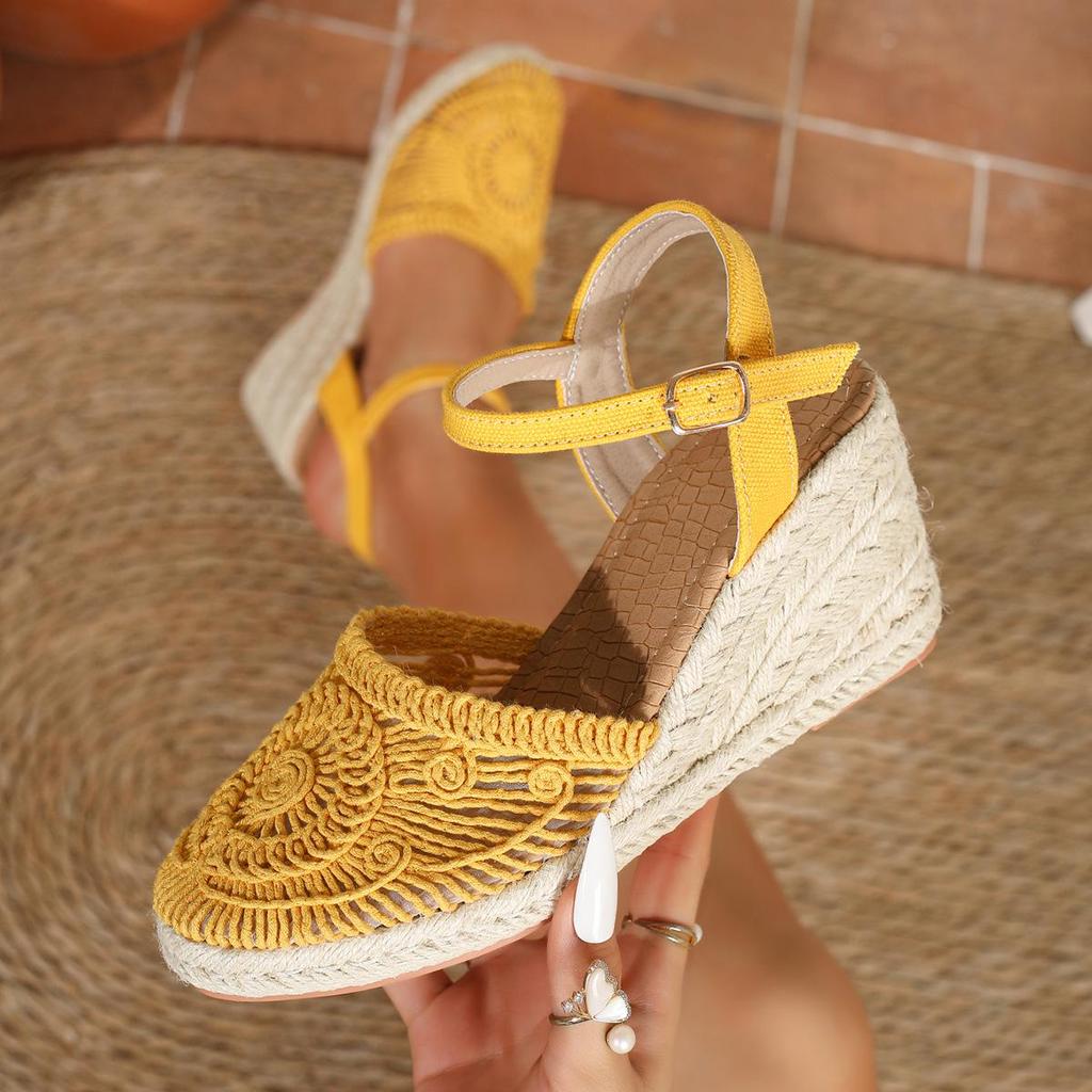 2026 Fashionable Versatile Large Size Height-Increasing Buckle Sandals