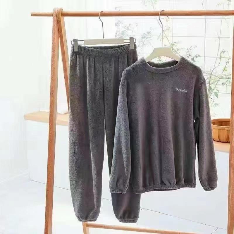 Warmer und gemütlicher Coral Fleece-Anzug für lässige, lockere Herbst- und Winterkleidung für Paare, dicker, pelziger und plüschiger Anzug