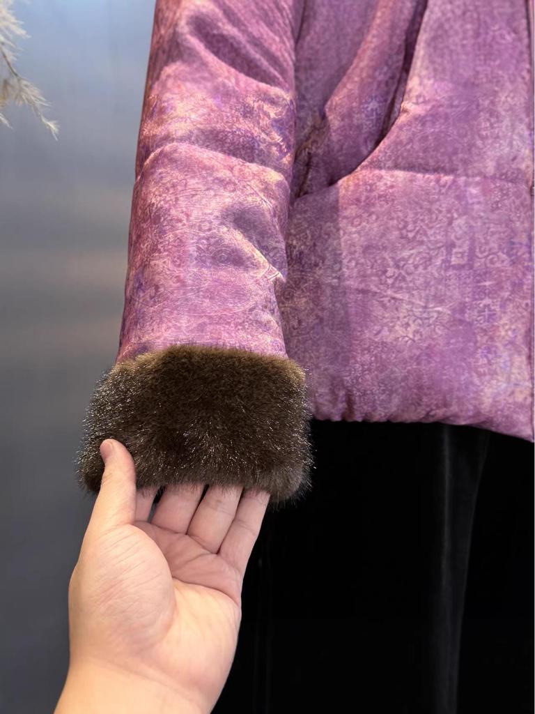 Luxury Retro Jacquard Cotton Jacket for Women: Winter Style with Plush Padding, Perfect for Mid-to-Older Age During Spring Festival.