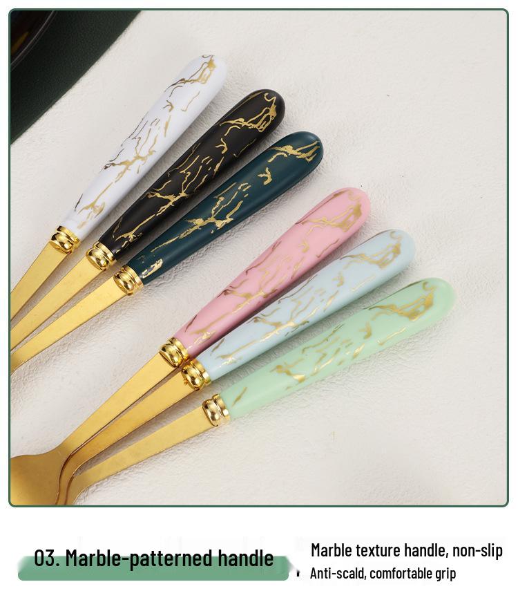 Set di Posate da 24 Pezzi in Acciaio Inossidabile con Manici a Fantasia Marmo e Porta Posate: Include Coltello da Bistecca, Forchetta, Cucchiaio e Cucchiaino.