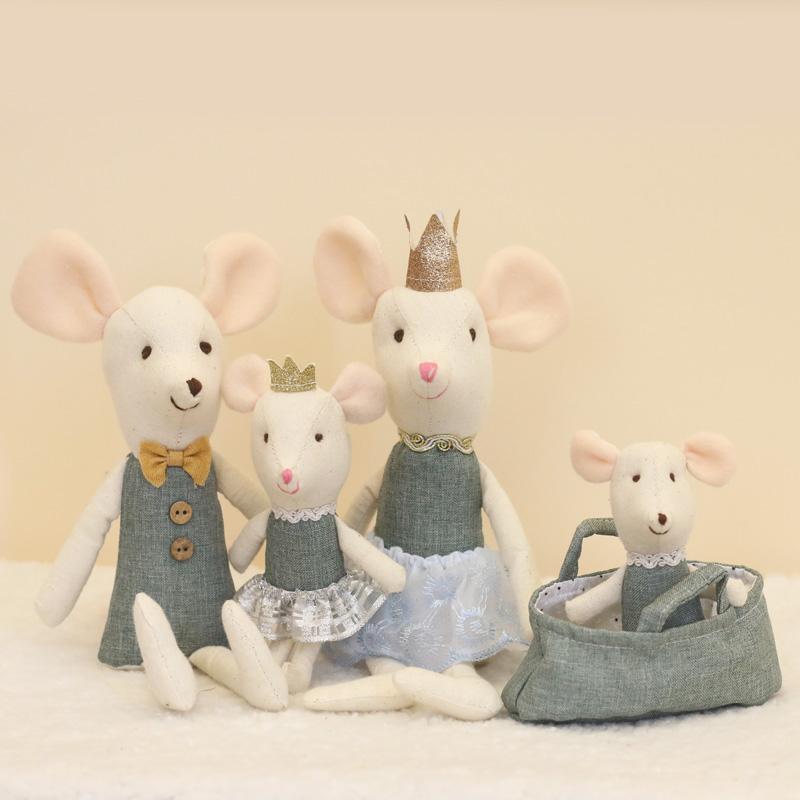 Bambole di peluche Animali di peluche Cartoni animati Giocattoli per bambini per bambine Regalo di compleanno Natale famiglia di topi casa delle bambole