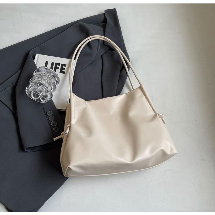 Simple Messenger Bag Women's 2025 New Spring and Summer Class Single Shoulder Foreign Style Commuting Large Capacity Soft Leather Tote Bag