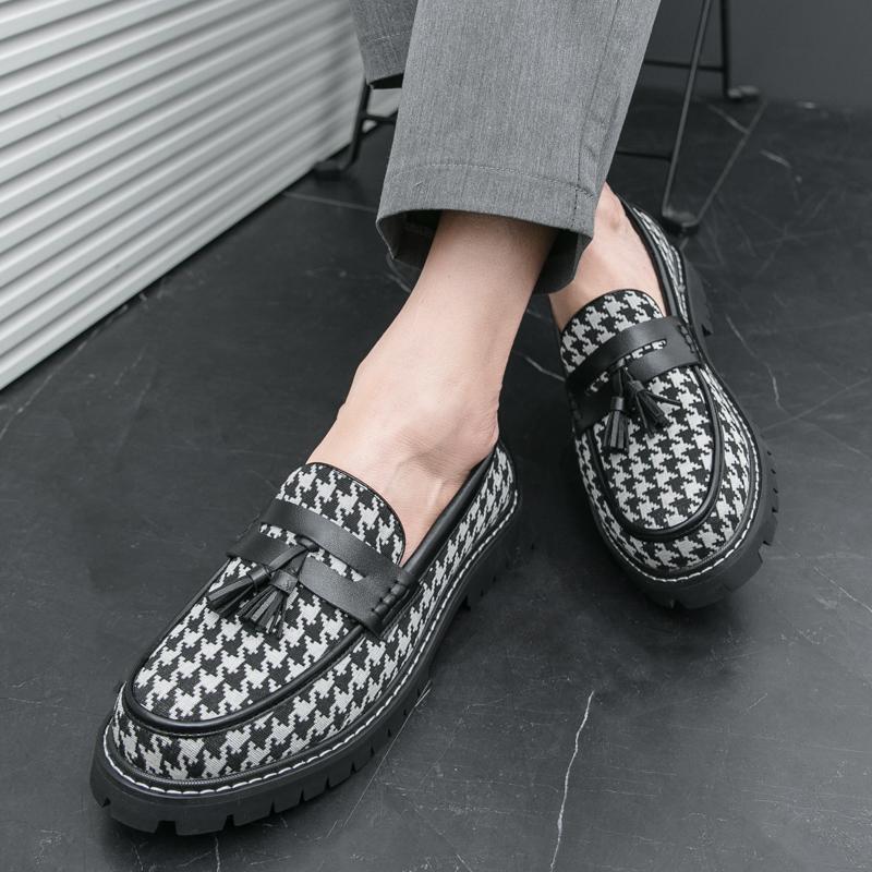 Fashion 38-46 Thick soled casual men's Slip on shoes Trendy tassel design style Fashion party and nightclub Hairstylist work shoes
