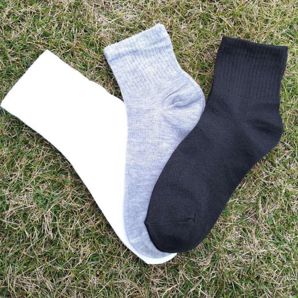 100 Paires de Chaussettes Jetables Mi-Haut Noir et Blanc pour Hommes et Femmes, Durables et Sans Lavage - Idéal pour les Magasins de Bain de Pieds.