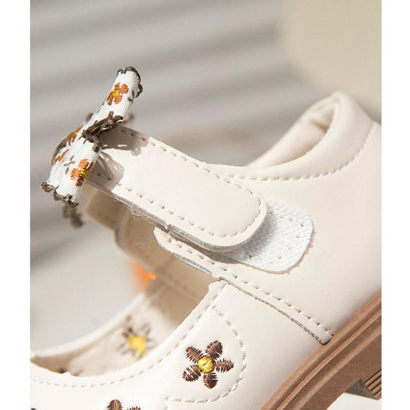 Girls Spring New Round Toe Internet Celebrity Fashion Embroidered Leather Shoes