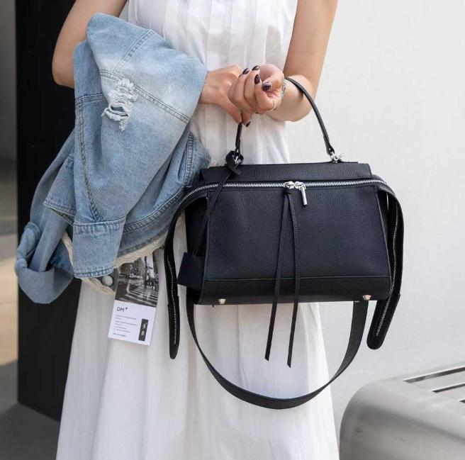 

Верхний слой коровьей кожи женская сумка нишевый дизайн сумка из натуральной кожи подушка сумка высокого класса Sense большой емкости одно плечо сумка через плечо для женщин 28x12.5x20CM чёрный