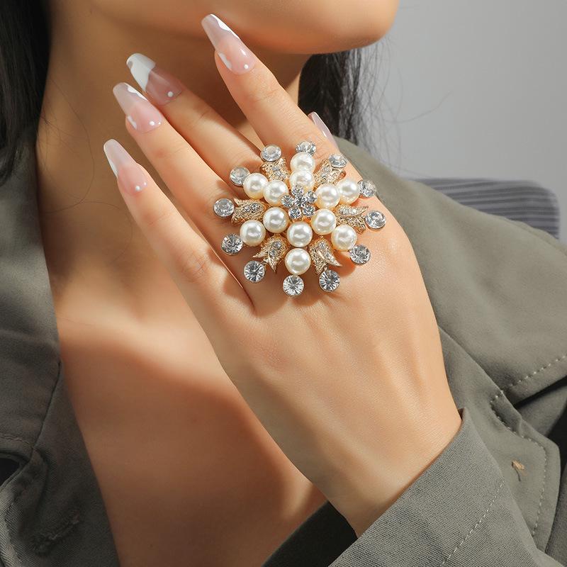 European-American Style Diamond-Studded Rose Flower Ring with Pearls - Retro, Creative, and Stylish Design