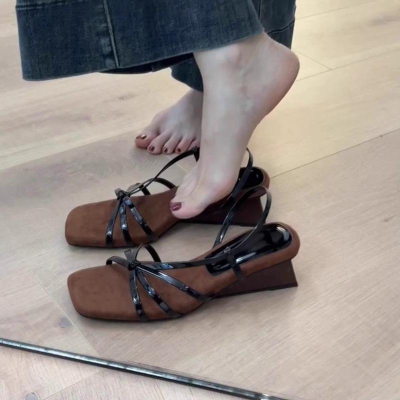 

Модные темпераментные сандалии на танкетке с тонкими ремешками, женская мода, квадратный носок, с юбкой, с открытым носком, на высоком каблуке, римские сандалии 40 шампанского