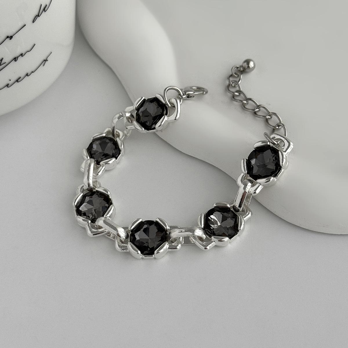 Fashion Light Luxury Hollow Square Acrylic Diamond Bracelet, Geometric Gemstone Splicing Jewelry With A Sense Of Design