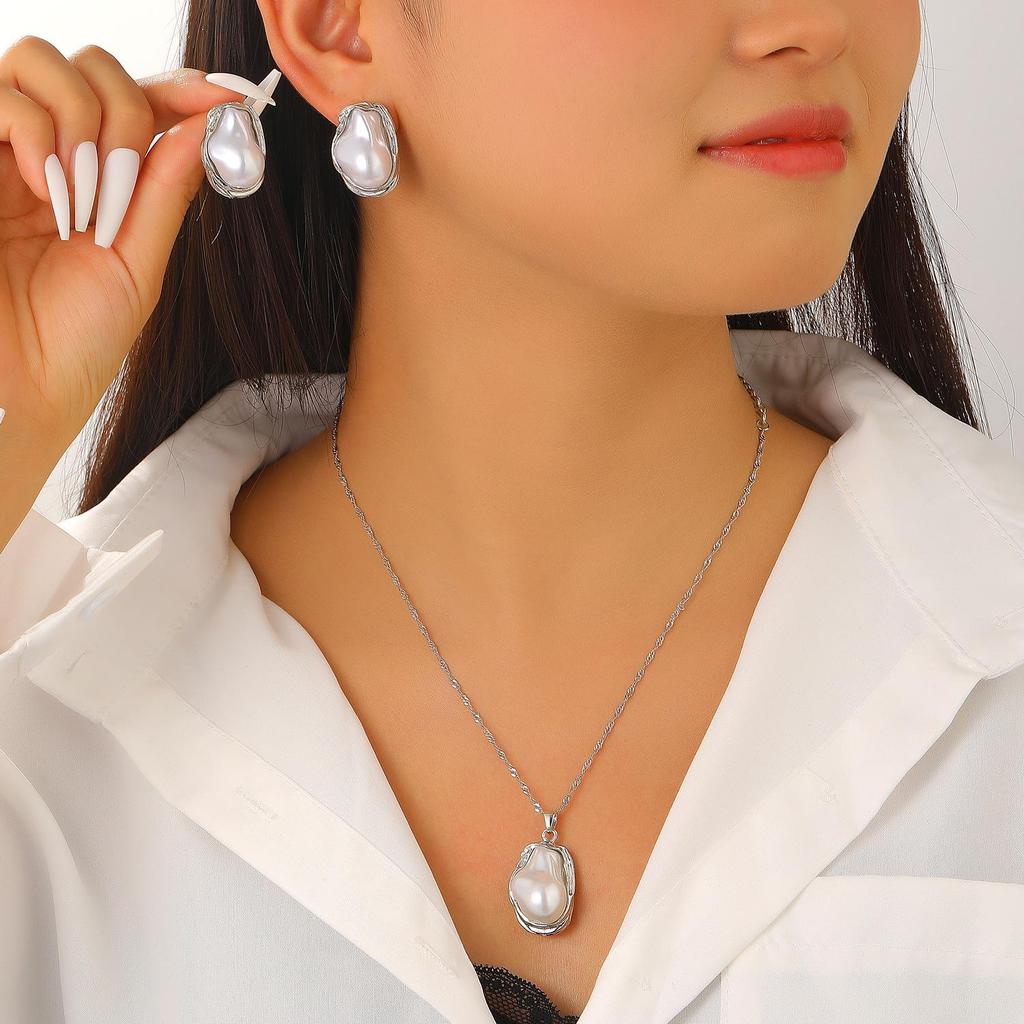 Baroque Pearl Choker - European & American Style with Irregular Design, Simple Metal Open Necklace