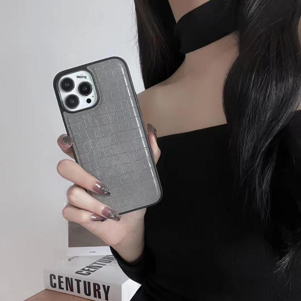 Luxurious Crocodile Pattern Leather Case for iPhone 13/14 ProMax (16/17) - Full Coverage