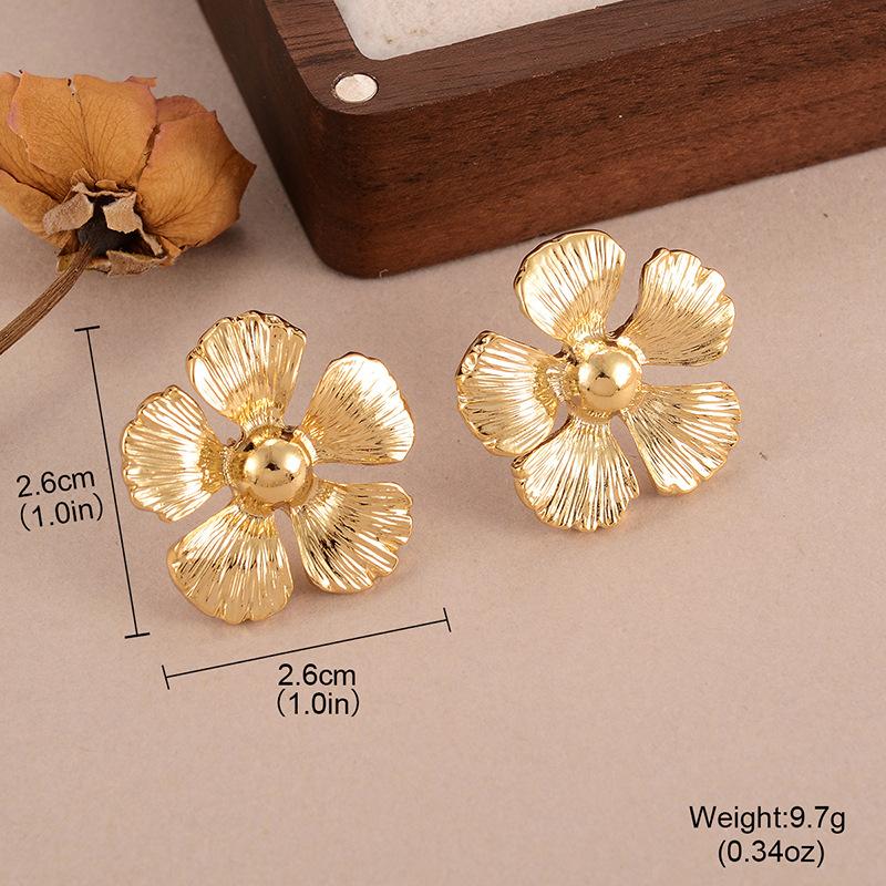 

European and American niche design geometric flower simple line earrings metal style advanced ins fashion earrings