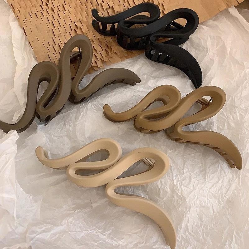 Frosted Wave Grab Clip Large Maillard Hair Clip Elegant Girls Shark Clip Back Head Hair Clip Hair Accessories Jewelry Gifts