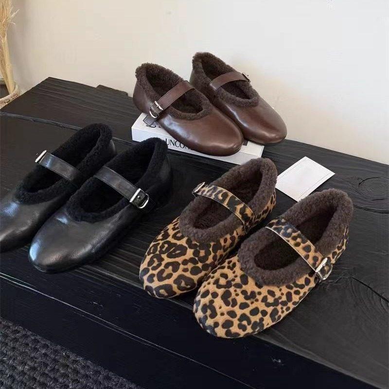Wind velvet Mary Jane flat-soled single shoes, soft soles are comfortable and warm, versatile, and one-word design will not tire your feet.