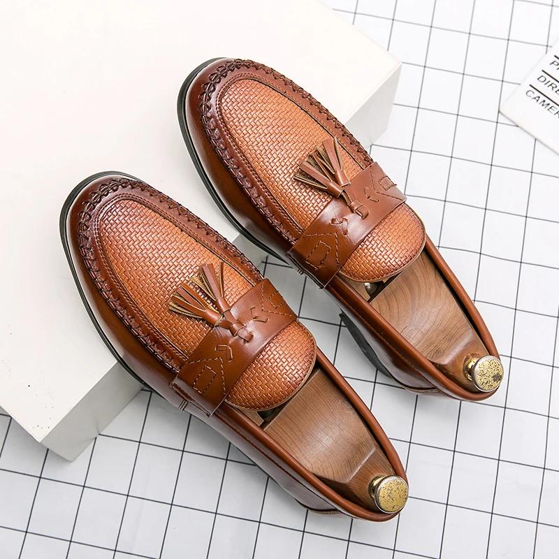 2024 High Quality Brand Men's Leather Casual Shoes Tassel Design Loafers Retro Brown Men's Driving Shoes Commuting Anti Slip