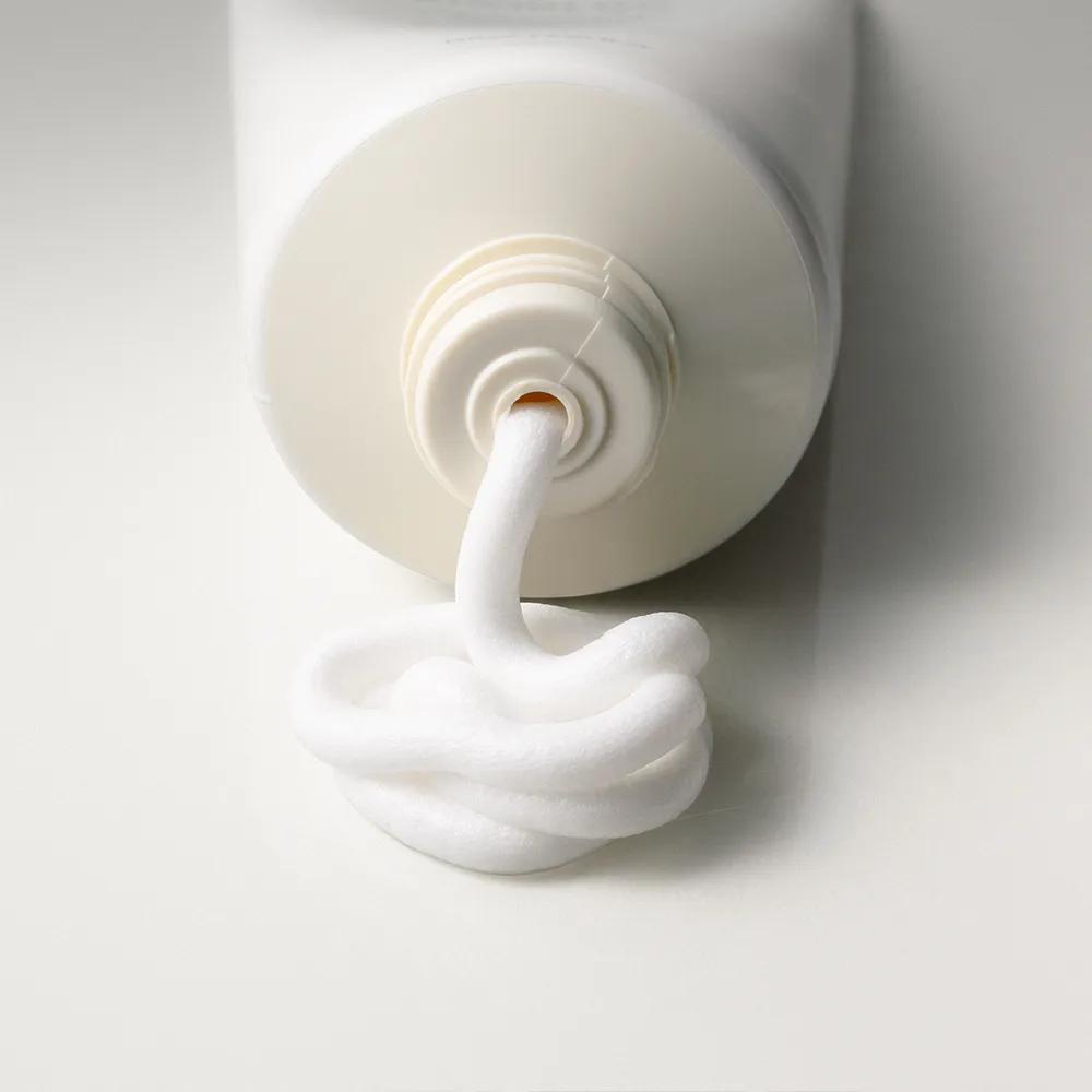 Milder Zypressen-Reinigungsschaum