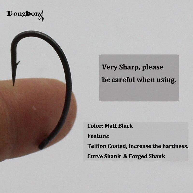 100 PZ Ami da Carpa con Gambo Curvo Rivestiti in Teflon con Ardiglione Forgiati Pesantemente Affilati Chimicamente Amo da Pesca alla Carpa Nero Opaco Punta dell'Amo