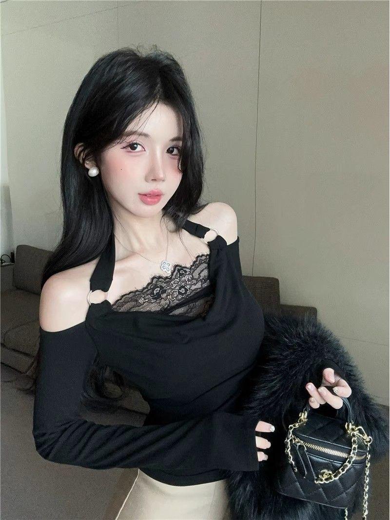 

Осенний топ с открытыми плечами, драпированным вырезом-хомутом, длинными рукавами и халтер-завязками Medium чёрный