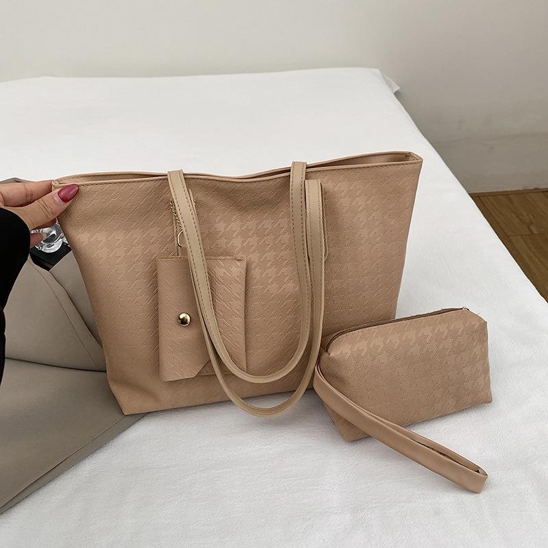 

New trendy retro shoulder bag trendy brand fashion messenger bag temperament casual versatile high sense tote bag хаки