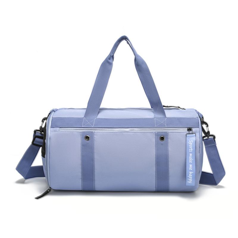 Paar auf Reisen mit Schuhen mit großem Fassungsvermögen und Lagerfächern für Handgepäcktaschen, Trocken- und Nassfach, Sport- und Fitnesstaschen