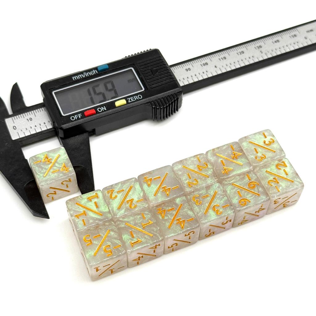 16mm Sada sčítacích a odčítacích kostek - Kostky s čísly a znaménky plus/minus pro stolní hry MTG