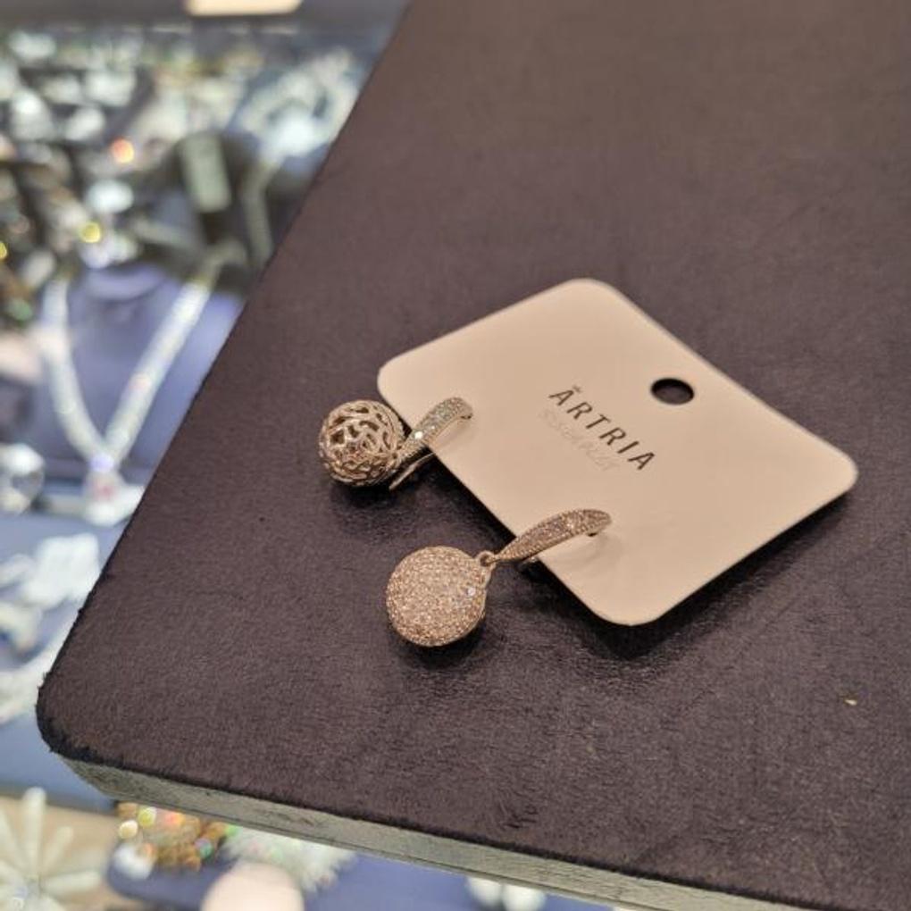 ARTRIA Front Cubic Ball Hook E Silver Needle Earrings CHAERET0023WHF