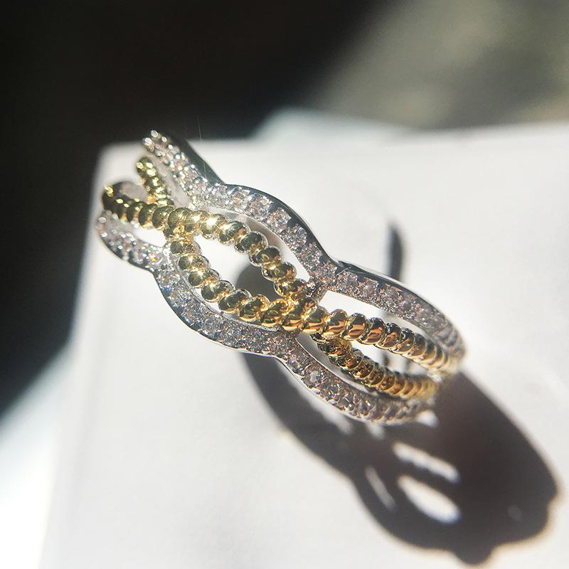 Twist Schmuck, Liebe ineinander verschlungen Anhaltender Goldfarbton Ring Beliebter Schmuck