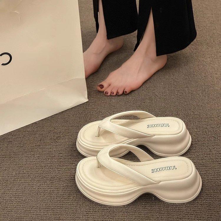 Cool slippers women's summer wear 2025 new versatile casual non-slip beach sandals lazy fashion thick-soled flip-flops