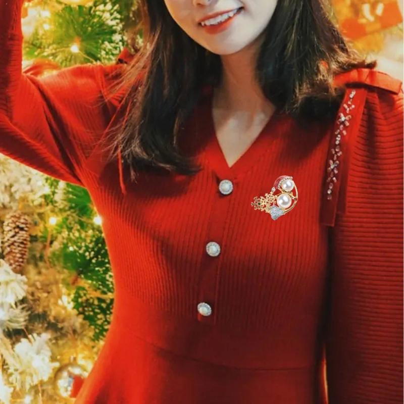 Elegant Christmas Snowman Brooch Stylish Pearls Breastpin Enamel Metal Lapel Pins for Women Festive Holiday Gift for Her