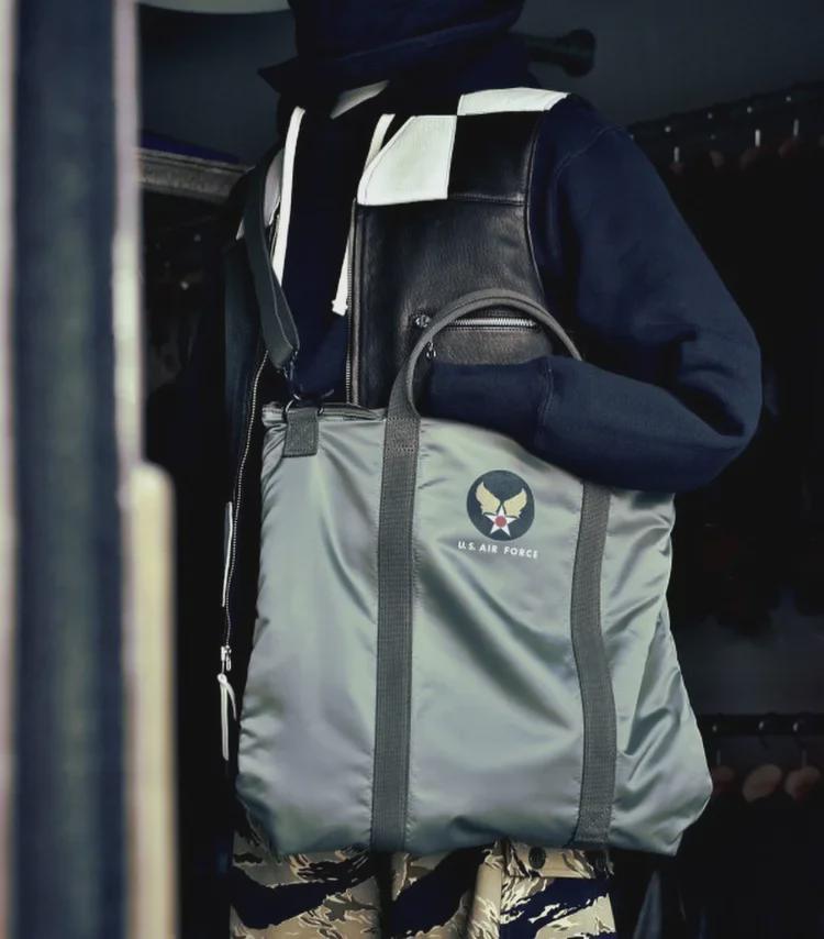 OKONKWO Retro-Umhängetasche für Pilotenhelme – vielseitige Hand-/Messengertasche für Motorräder.